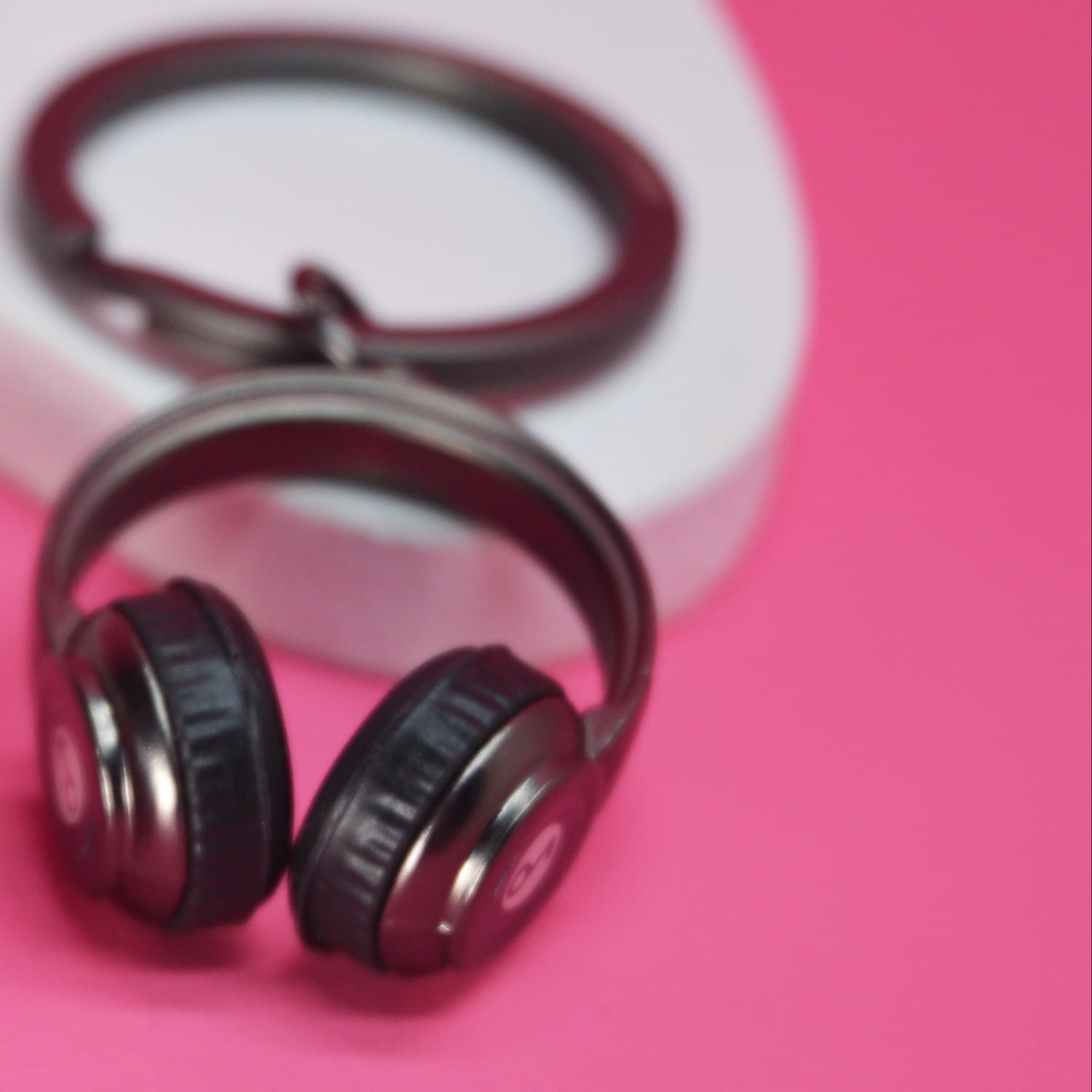 Black Headphones Keyring - Image 3