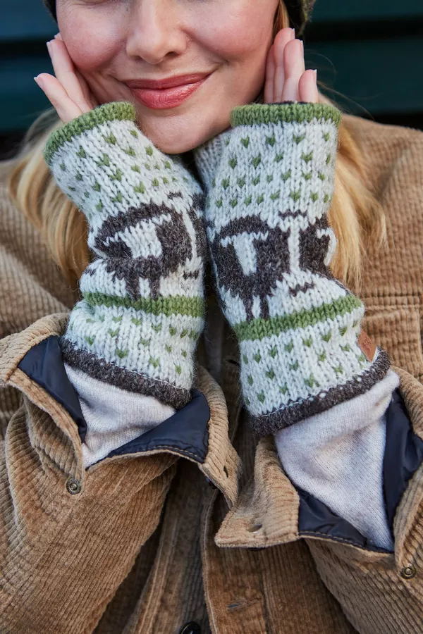 Herdwick Sheep Handwarmer Oatmeal - Image 2
