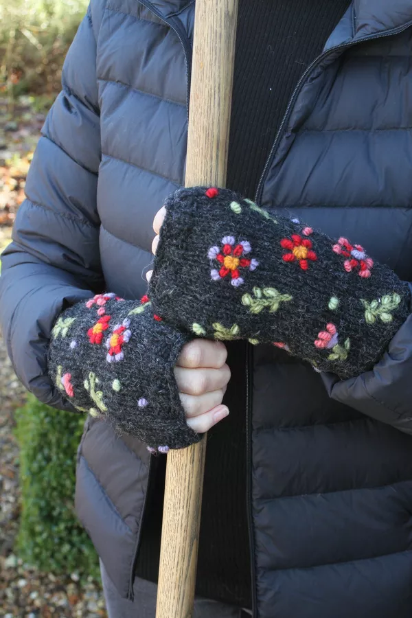 Lugano Handwarmer Charcoal - Image 3