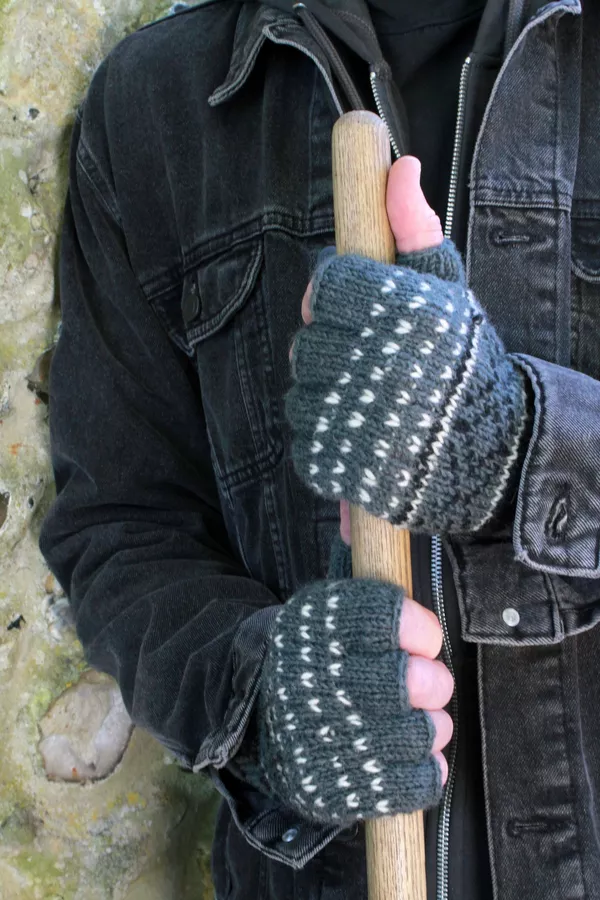 Men's Tromso Fingerless Gloves Charcoal - Image 3